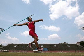 九游平台-双线告急，Doinb五连败与雄鹿教练的执教危机